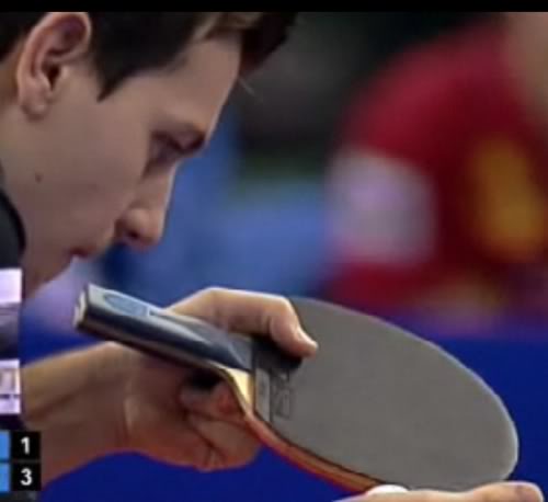 Is Timo Boll using Timo Boll ALC Straight or Flare handle?